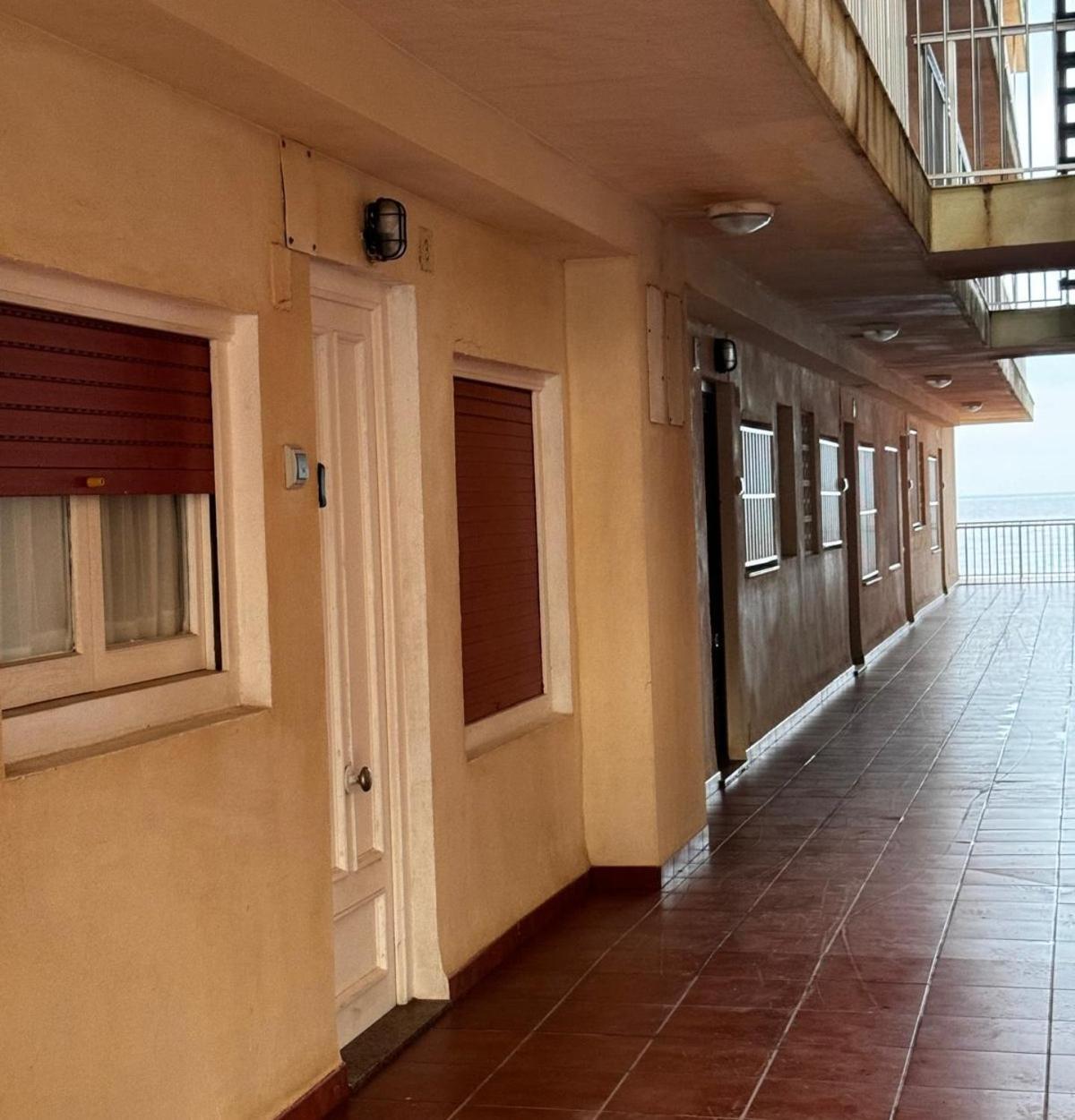 Apartamento Entero Primera Linea De Playa, Pet Friendly Tavernes de Valldigna Ngoại thất bức ảnh